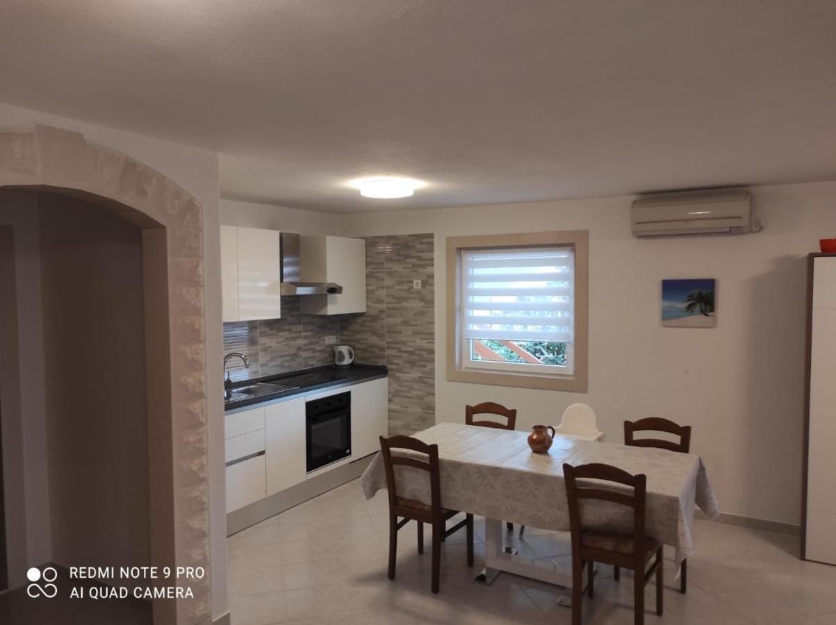 Apartments Marko Sutivan Insel Brac المظهر الخارجي الصورة