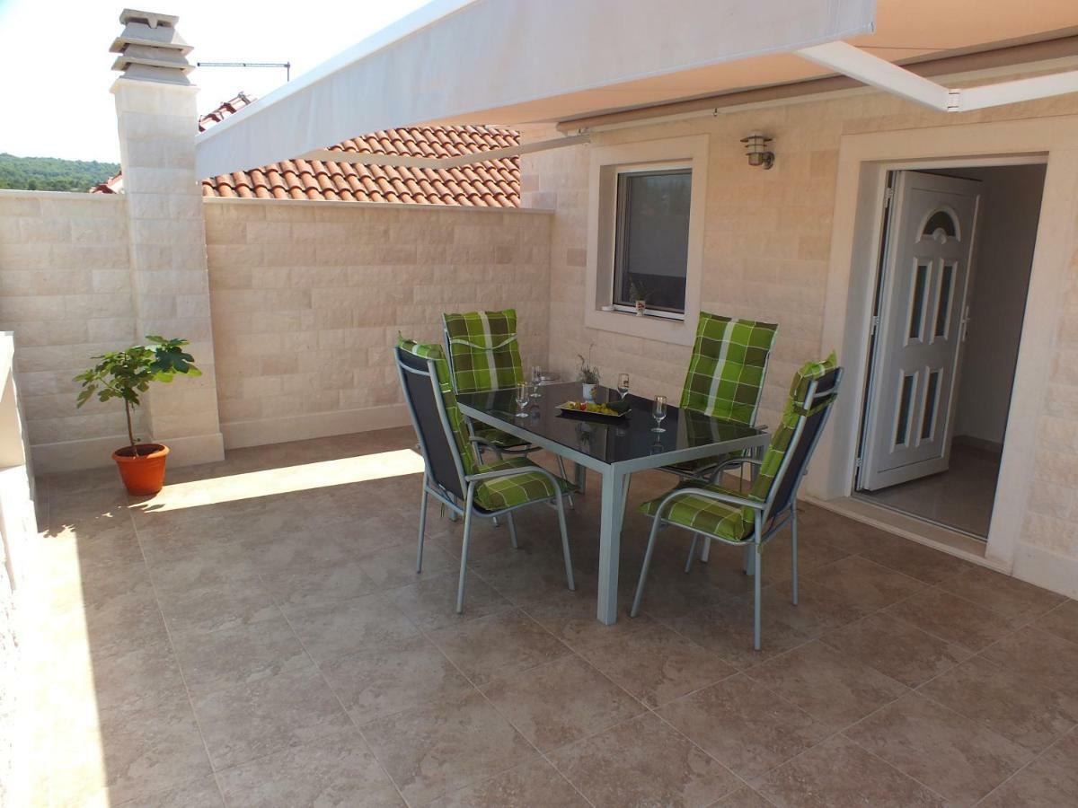 Apartments Marko Sutivan Insel Brac المظهر الخارجي الصورة