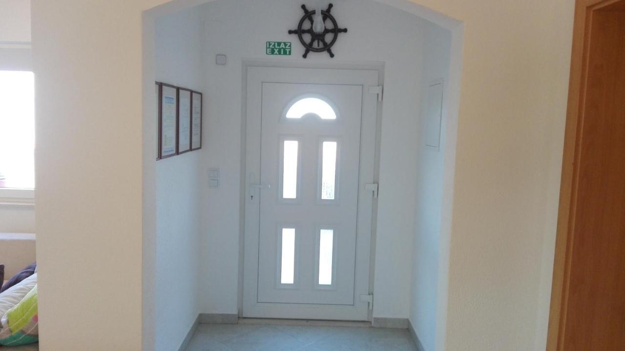 Apartments Marko Sutivan Insel Brac المظهر الخارجي الصورة