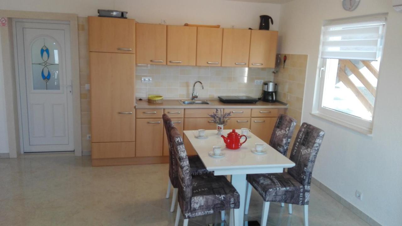 Apartments Marko Sutivan Insel Brac المظهر الخارجي الصورة